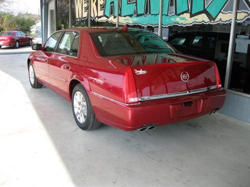 Cadillac DTS 2011 photo 1