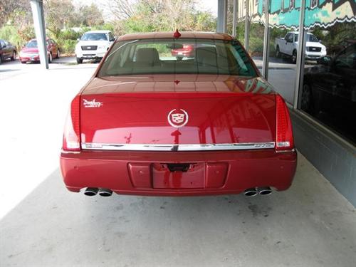 Cadillac DTS 2011 photo 2