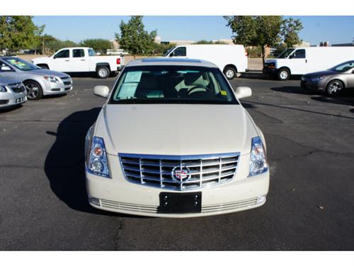 Cadillac DTS 2011 photo 1