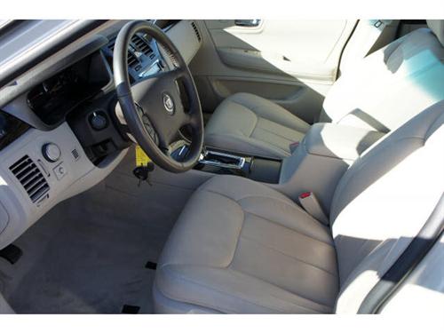 Cadillac DTS 2011 photo 3