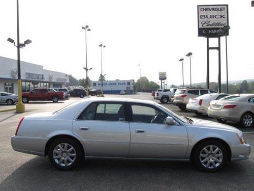 Cadillac DTS 2011 photo 1