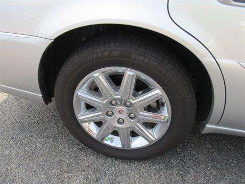 Cadillac DTS 2011 photo 2