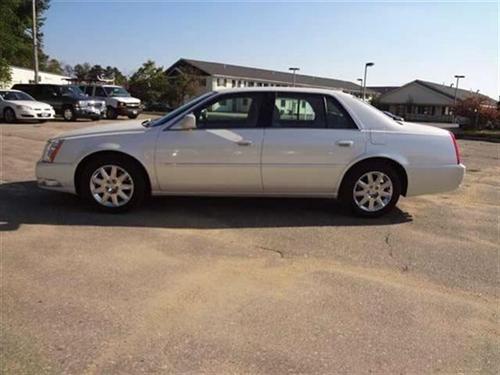 Cadillac DTS 2011 photo 1