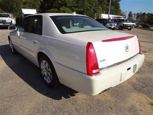 Cadillac DTS 2011 photo 2