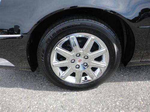 Cadillac DTS 2011 photo 1