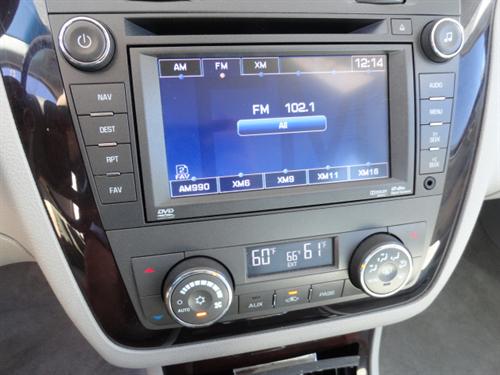 Cadillac DTS 2011 photo 1