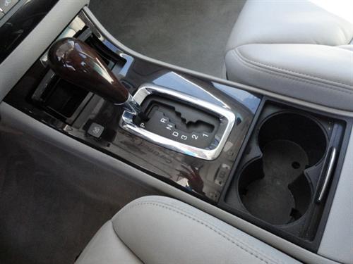 Cadillac DTS 2011 photo 2