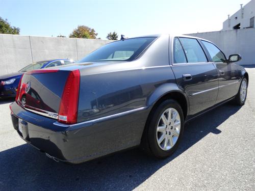 Cadillac DTS 2011 photo 3