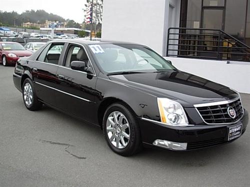 Cadillac DTS 2011 photo 1