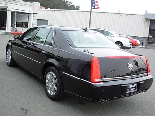 Cadillac DTS 2011 photo 4