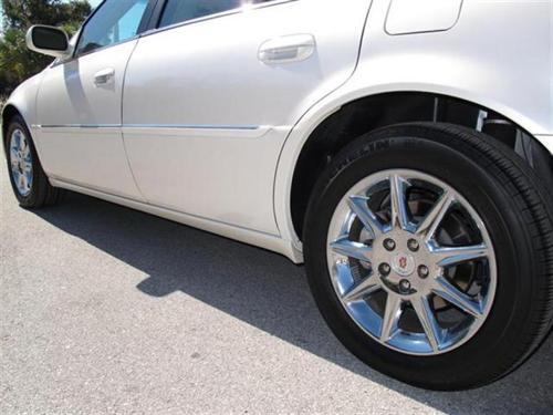 Cadillac DTS 2011 photo 2