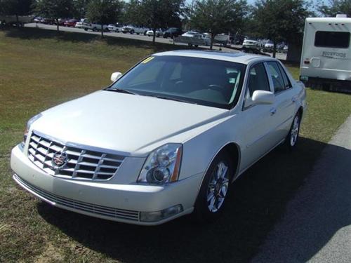 Cadillac DTS 2011 photo 1