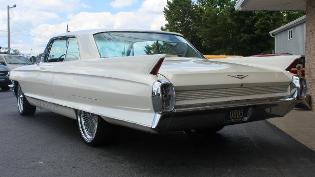 Cadillac Deville 1962 photo 2