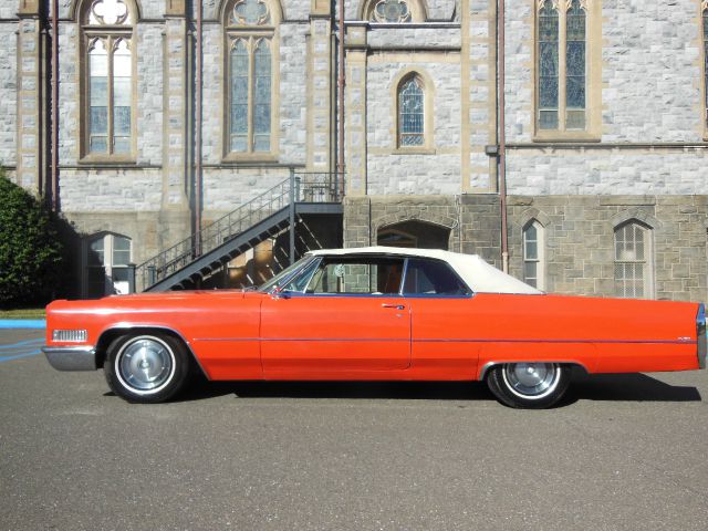 Cadillac Deville 1966 photo 2
