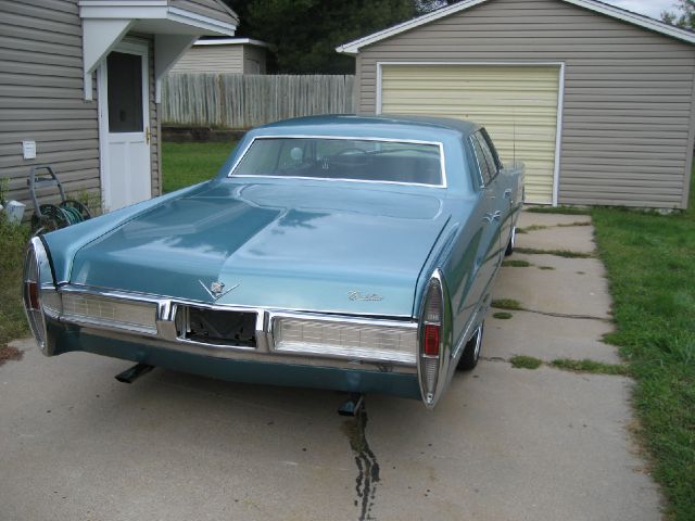 Cadillac Deville 1967 photo 2