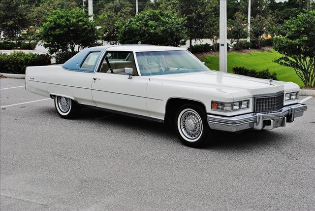 Cadillac Deville 1976 photo 2