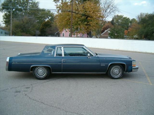 Cadillac Deville 1983 photo 2