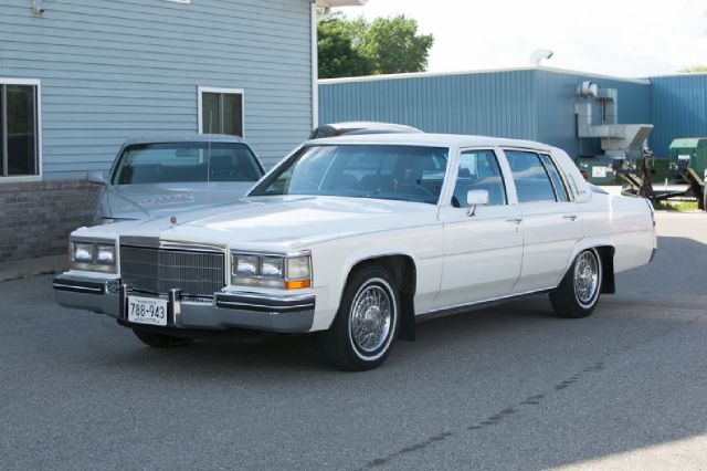 Cadillac Deville 1984 photo 4