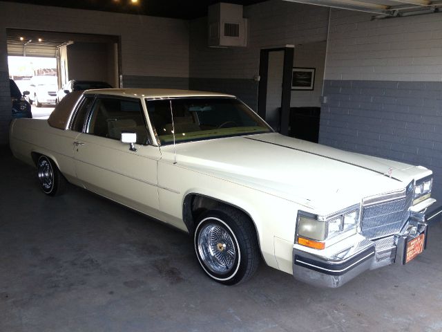 Cadillac Deville 1984 photo 1