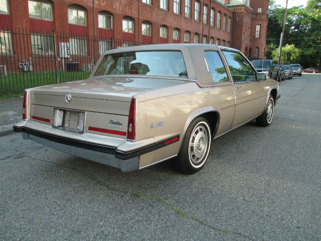 Cadillac Deville 1985 photo 2