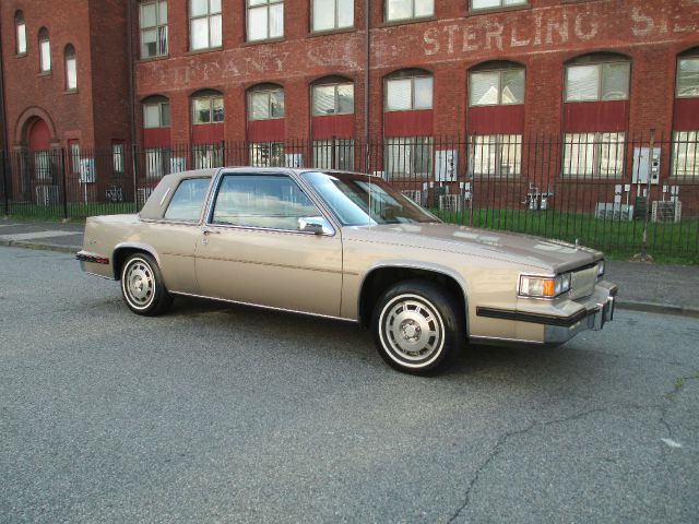 Cadillac Deville 1985 photo 3