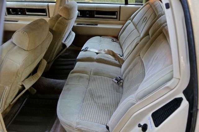 Cadillac Deville 1987 photo 2