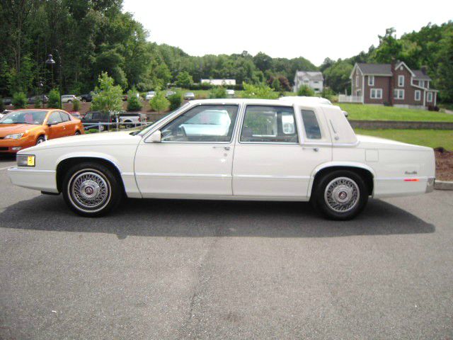Cadillac Deville 1989 photo 1
