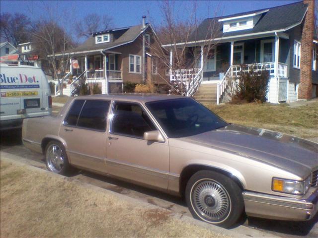 Cadillac Deville 1992 photo 2