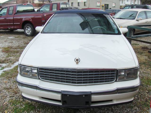 Cadillac Deville Base Sedan