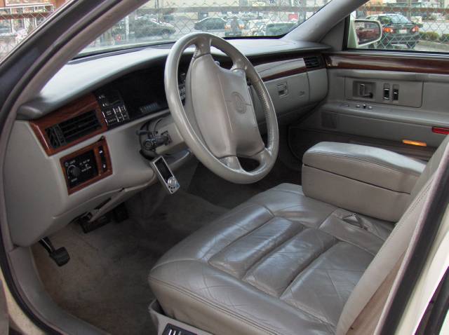 Cadillac Deville 1994 photo 2