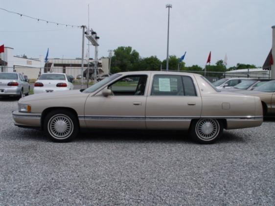 Cadillac Deville Base Sedan