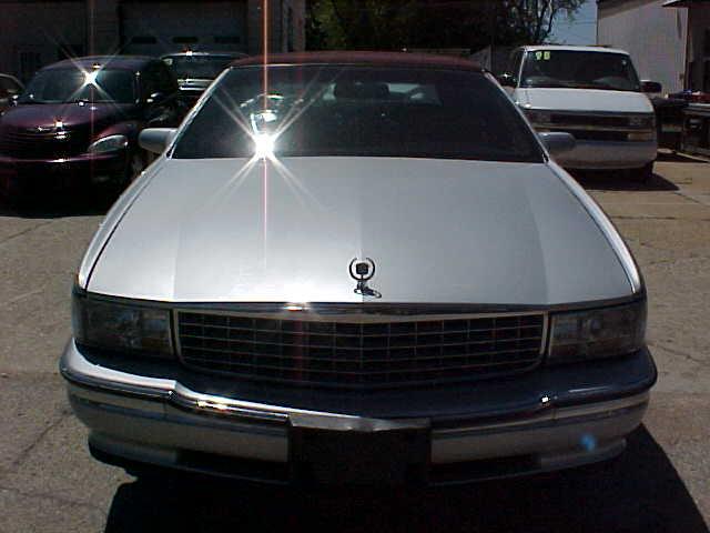 Cadillac Deville 1994 photo 2