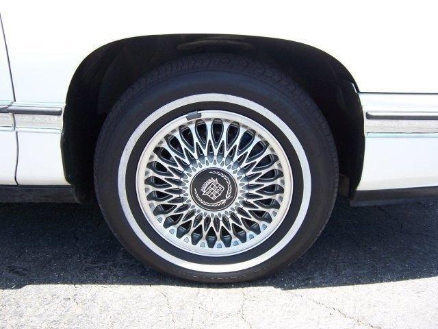 Cadillac Deville Base Sedan