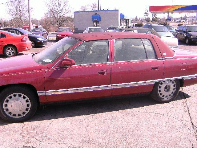 Cadillac Deville Base Sedan