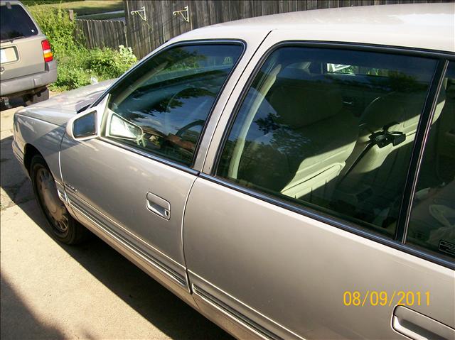 Cadillac Deville 1997 photo 1
