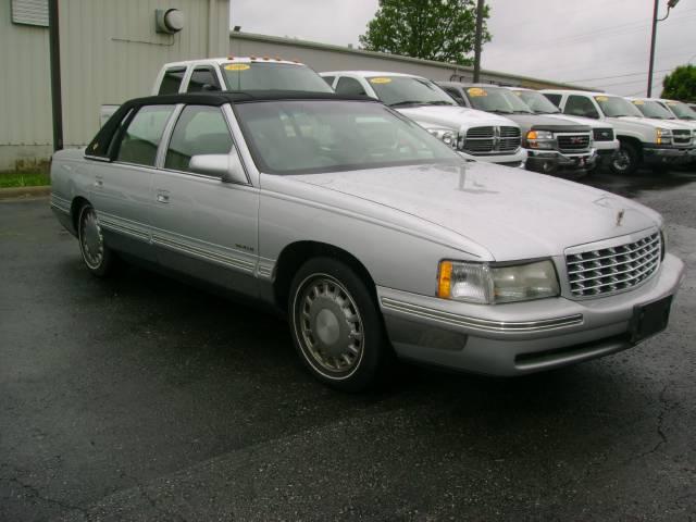 Cadillac Deville Base Sedan