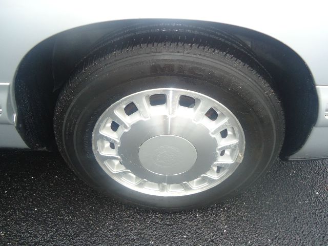 Cadillac Deville Base Sedan