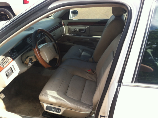 Cadillac Deville Base Sedan