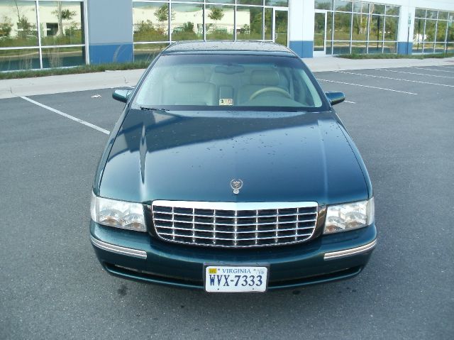 Cadillac Deville Base Sedan