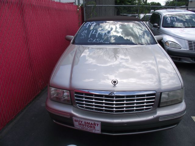 Cadillac Deville Base Sedan