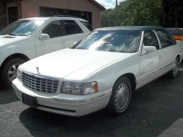 Cadillac Deville Base Sedan