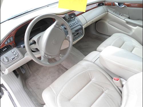 Cadillac Deville 2000 photo 1