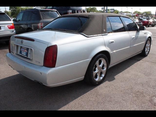 Cadillac Deville 2000 photo 15