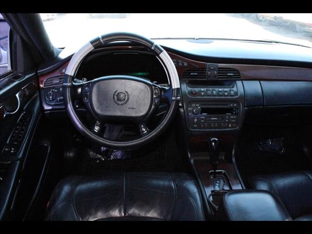 Cadillac Deville 2000 photo 28