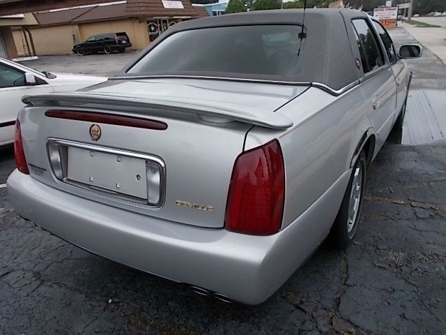 Cadillac Deville 2001 photo 7