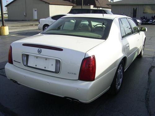 Cadillac Deville 2001 photo 2