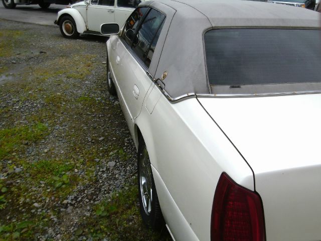 Cadillac Deville 2001 photo 1