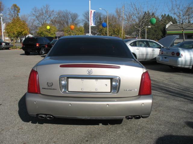 Cadillac Deville 2002 photo 2