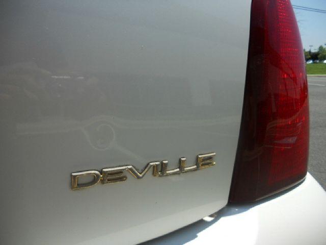 Cadillac Deville 2002 photo 17