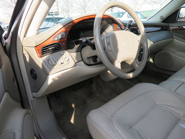 Cadillac Deville 2002 photo 2
